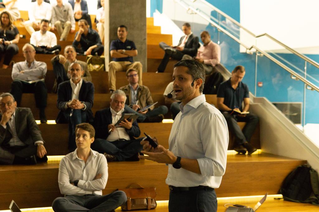 Cristián Roberts speaking to an audience